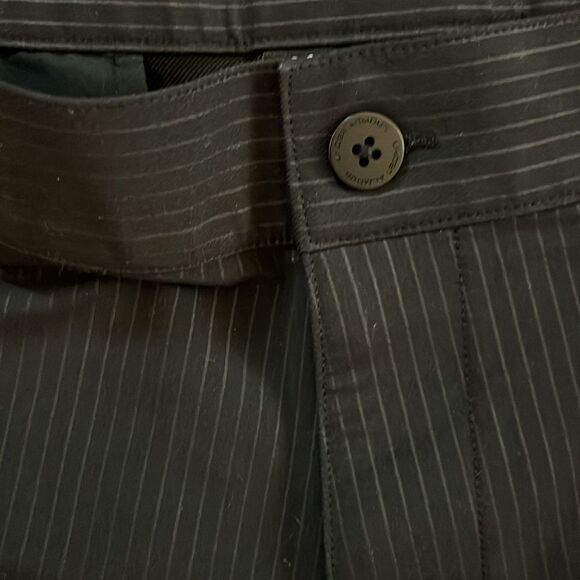 Rare 11” Jordan Spieth Black Pinstripe flat front under Armour golf shorts 36 - Picture 3 of 5